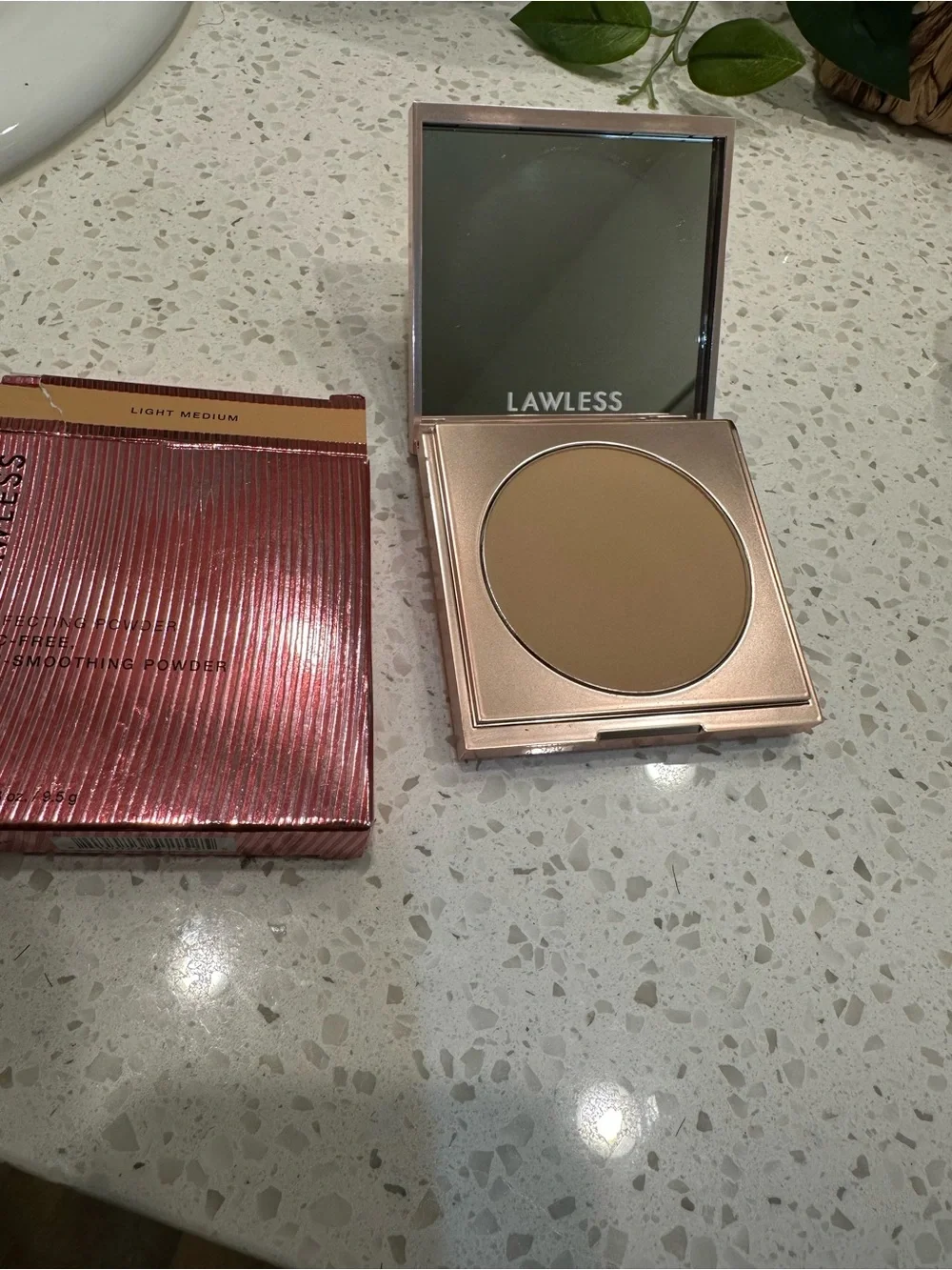 LAWLESS Perfecting Powder - Light Medium - Talc Free